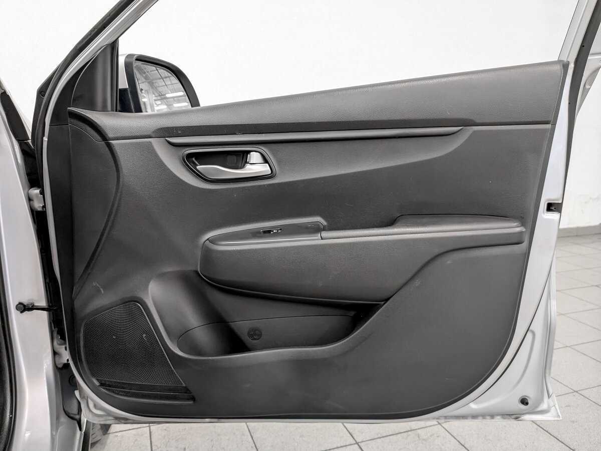 Kia Rio с пробегом — 2020 год. Фото: #20