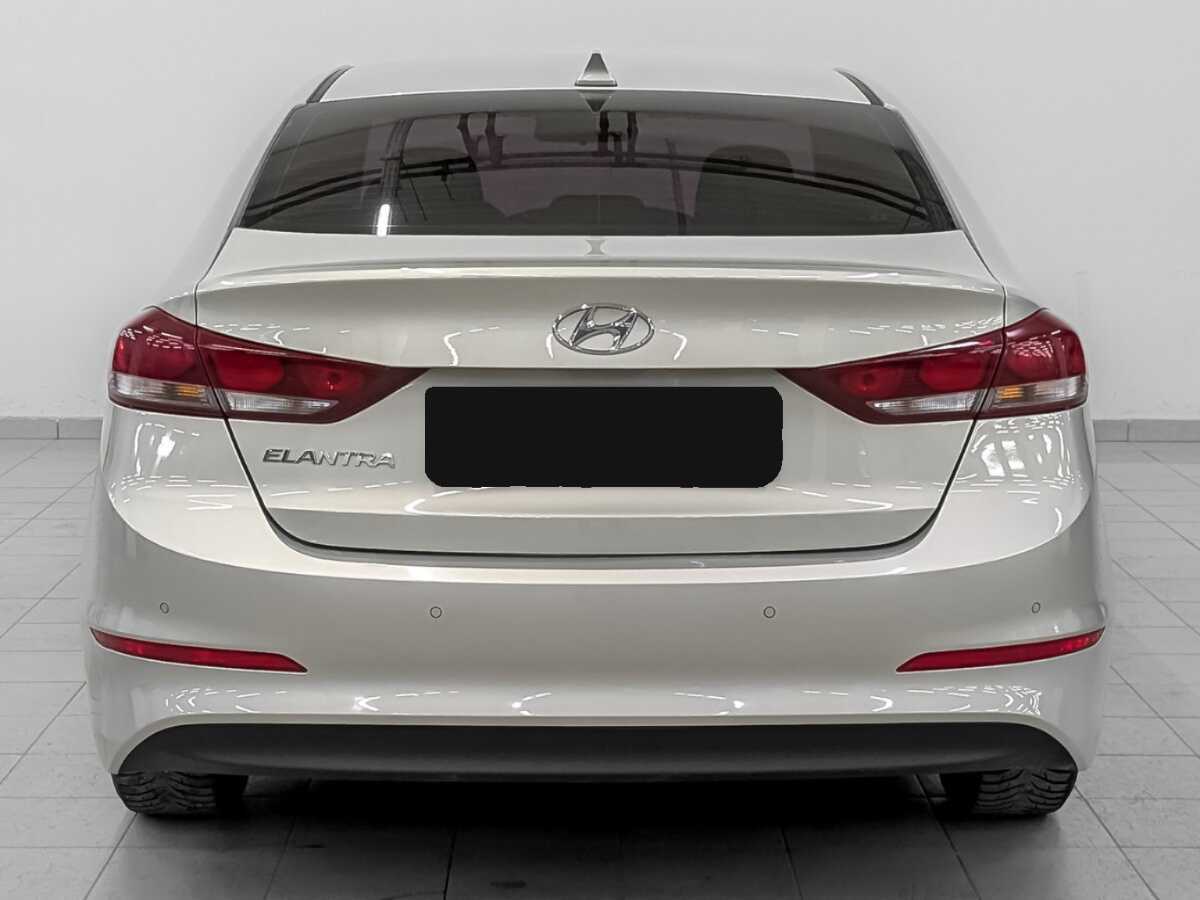 Hyundai Elantra с пробегом — 2017 год. Фото: #5