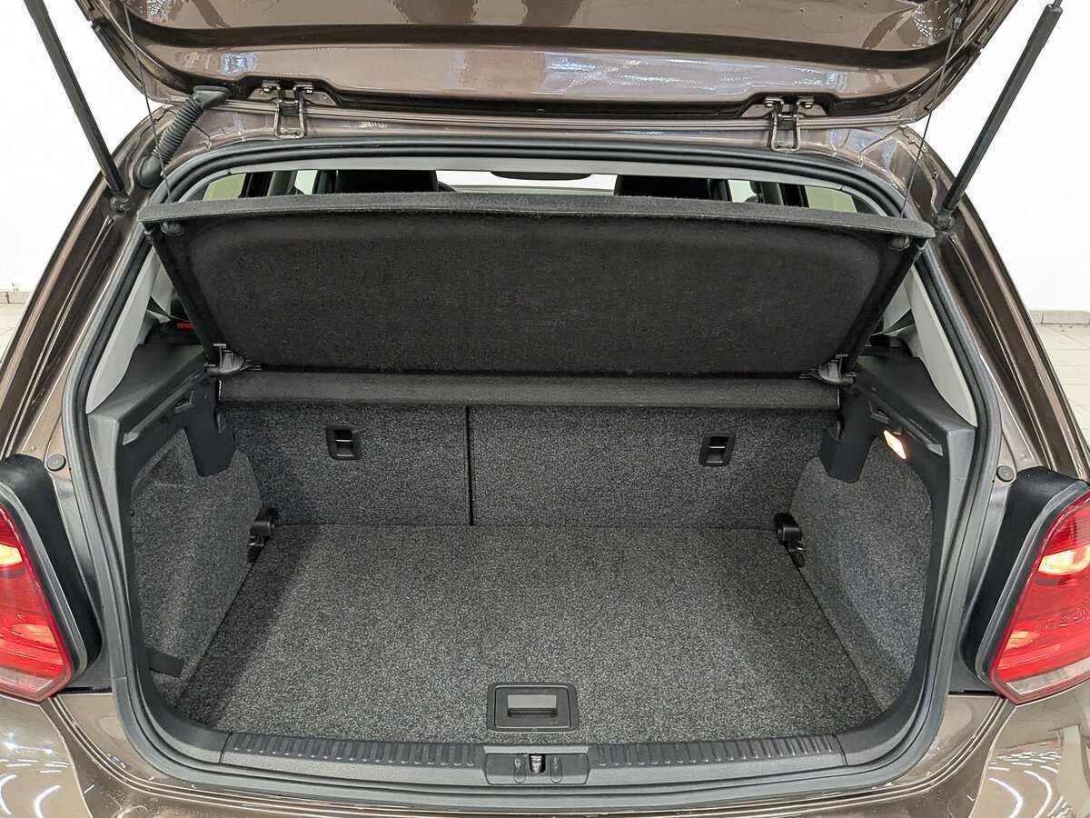 Volkswagen Polo с пробегом — 2011 год. Фото: #9