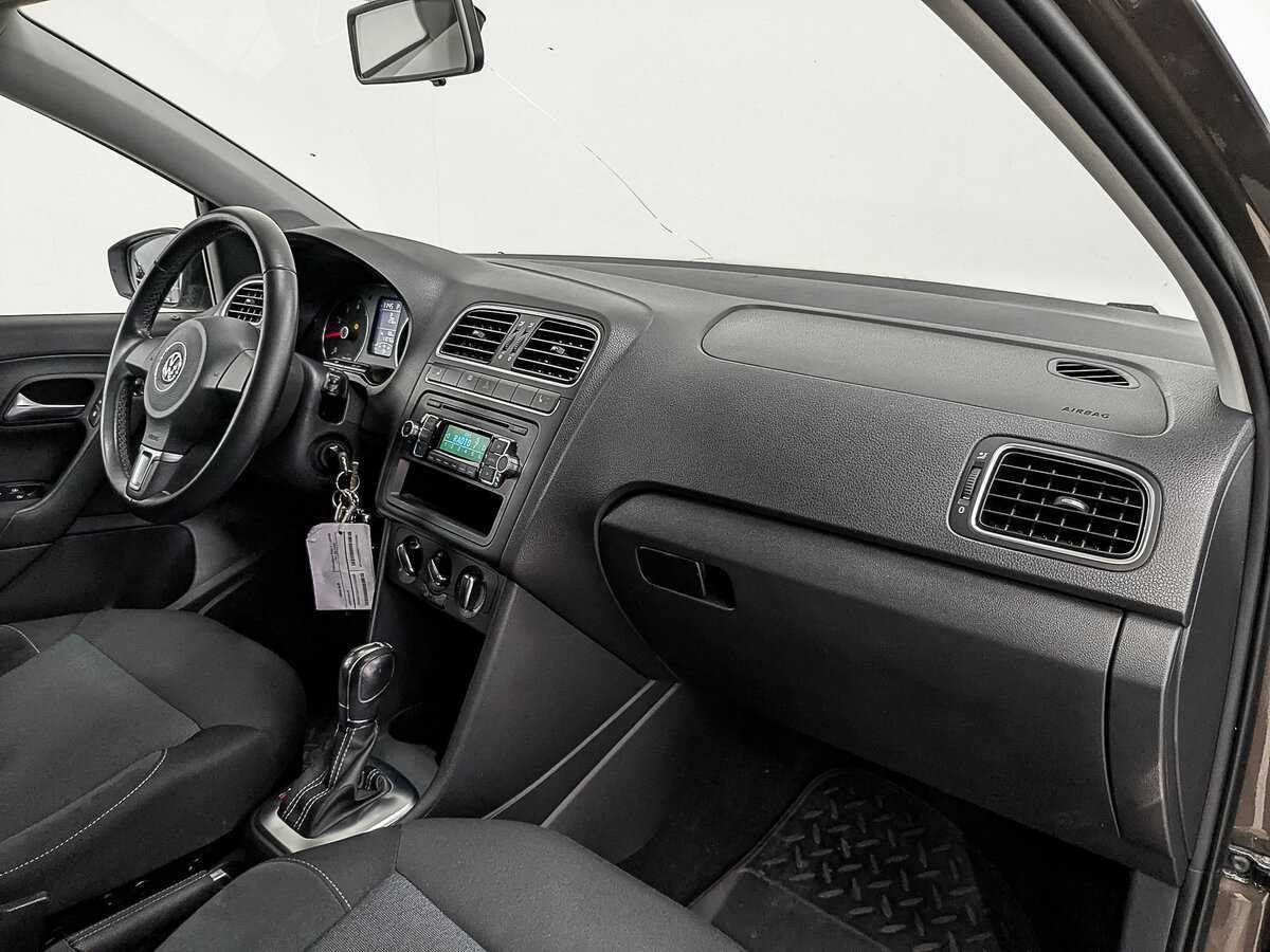 Volkswagen Polo с пробегом — 2011 год. Фото: #10