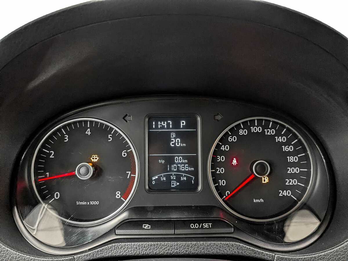 Volkswagen Polo с пробегом — 2011 год. Фото: #12