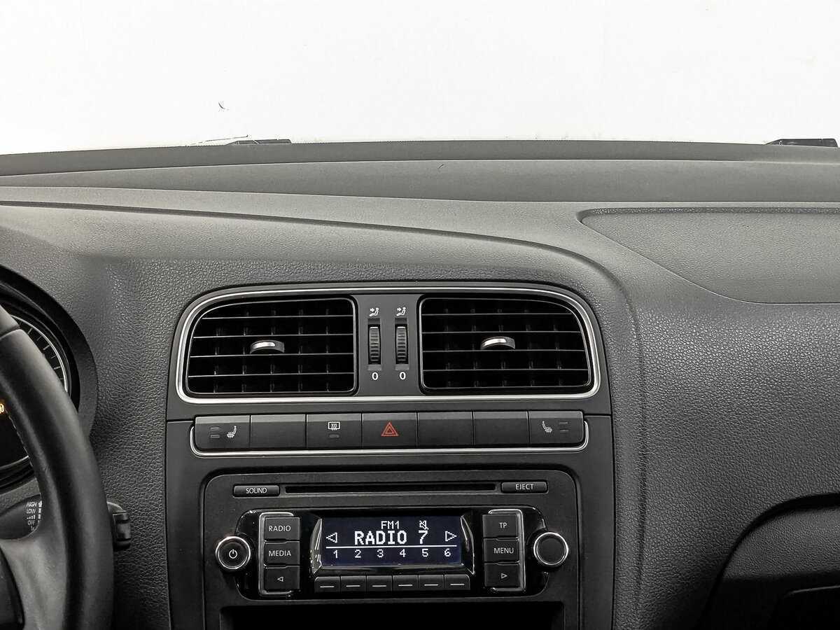 Volkswagen Polo с пробегом — 2011 год. Фото: #13