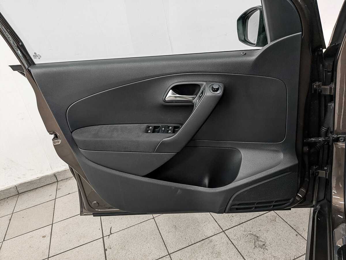 Volkswagen Polo с пробегом — 2011 год. Фото: #15