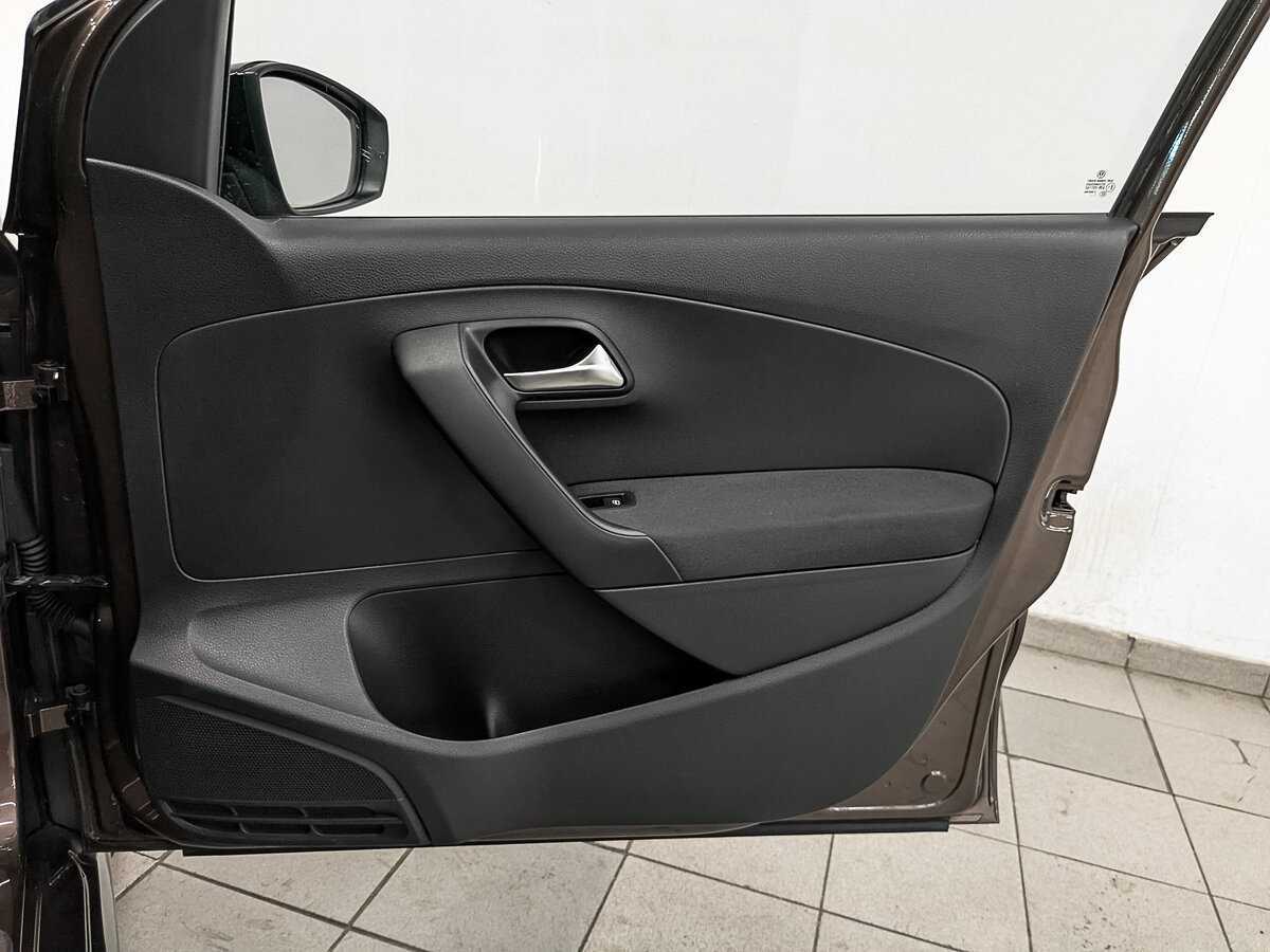 Volkswagen Polo с пробегом — 2011 год. Фото: #21