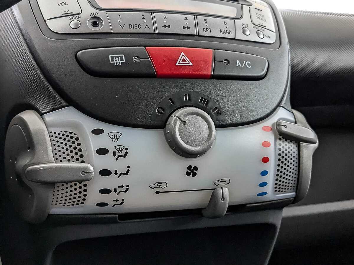 Peugeot 107 с пробегом — 2010 год. Фото: #23