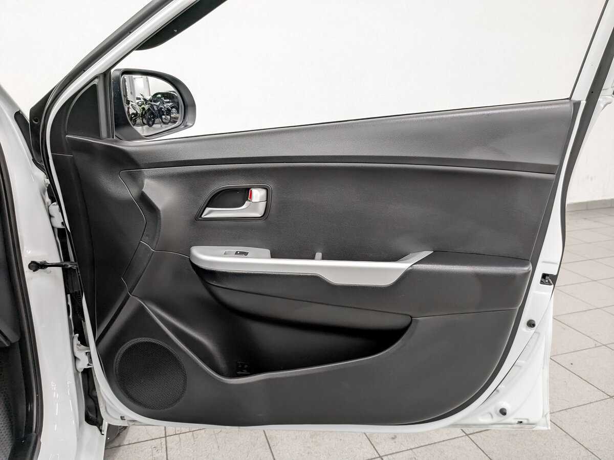 Kia Rio с пробегом — 2015 год. Фото: #21