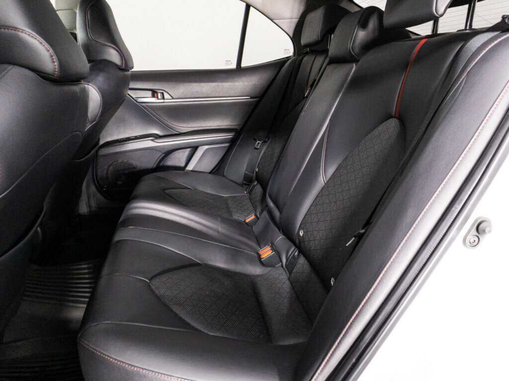 Toyota Camry с пробегом — 2021 год. Фото: #9