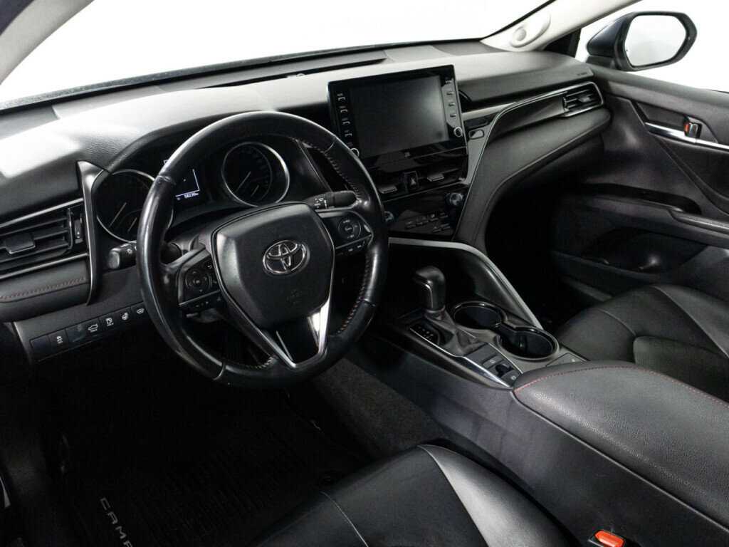Toyota Camry с пробегом — 2021 год. Фото: #10