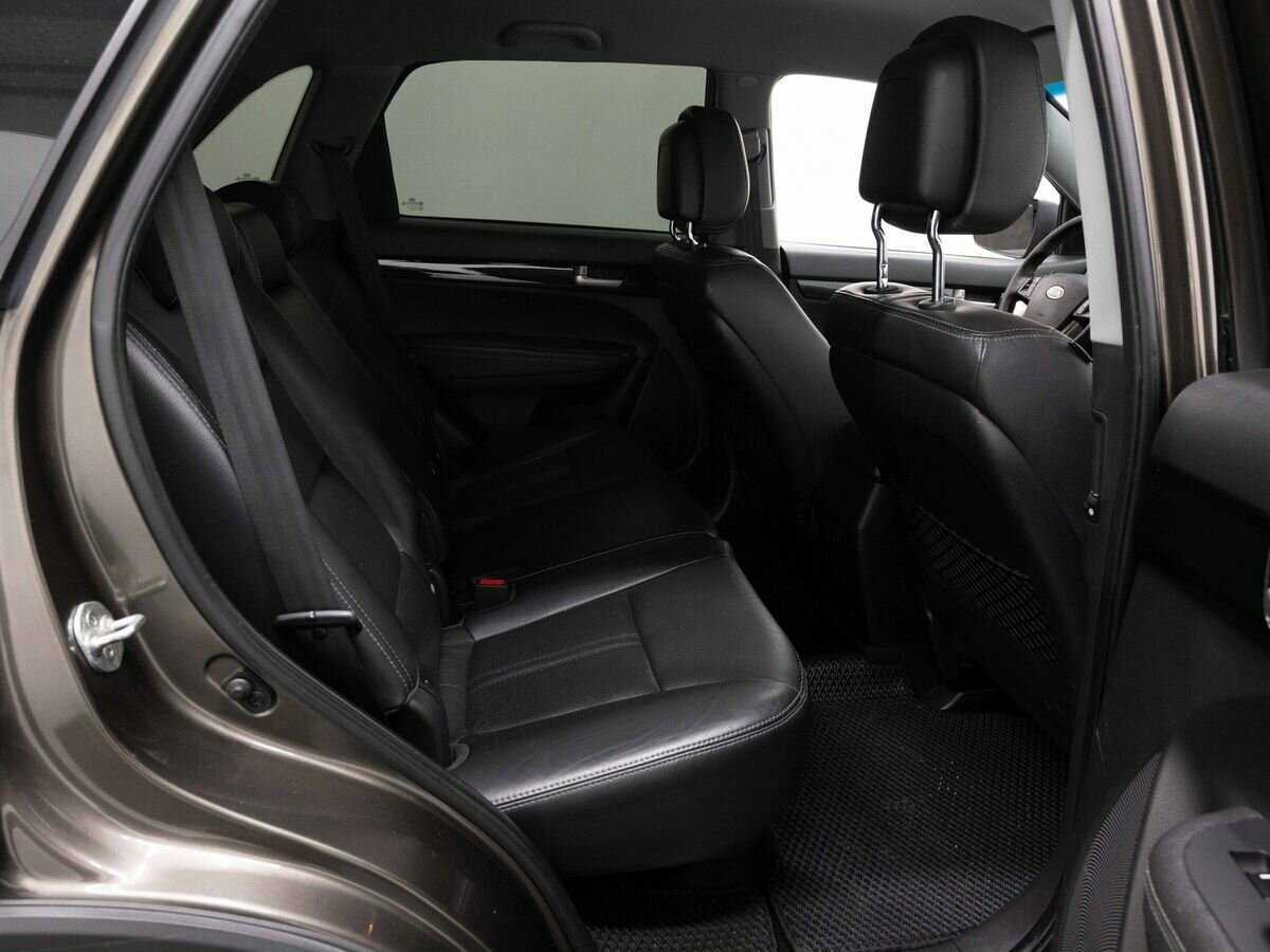 Kia Sorento с пробегом — 2010 год. Фото: #9