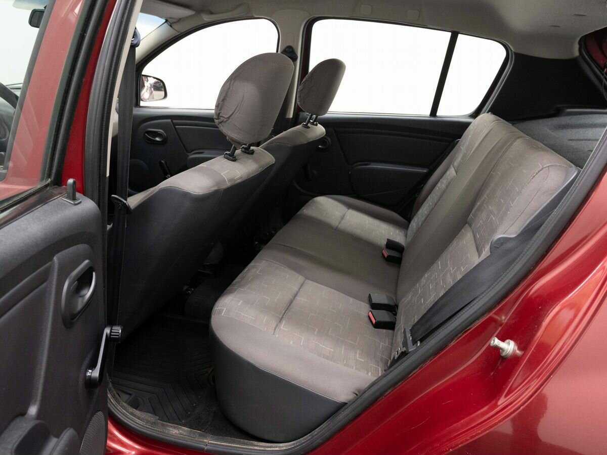 Renault Sandero с пробегом — 2011 год. Фото: #9