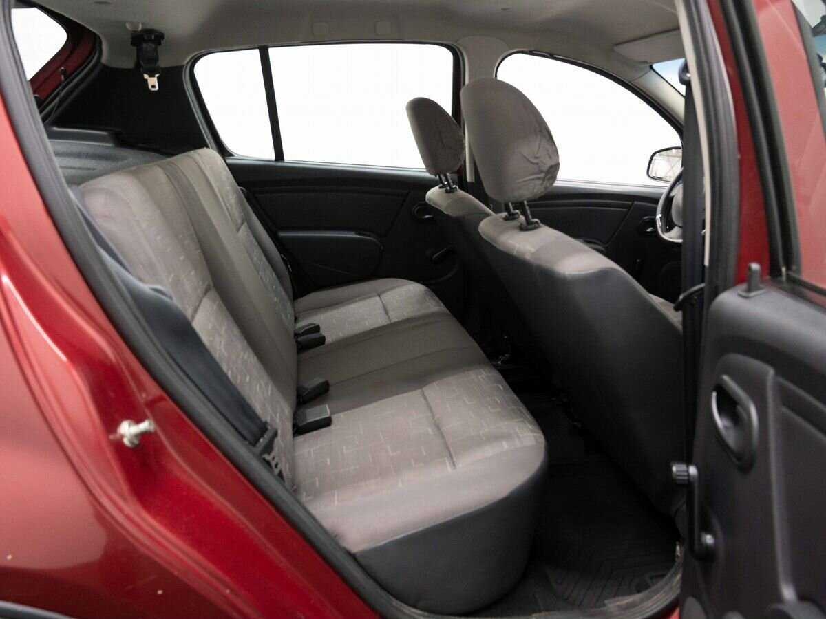 Renault Sandero с пробегом — 2011 год. Фото: #10