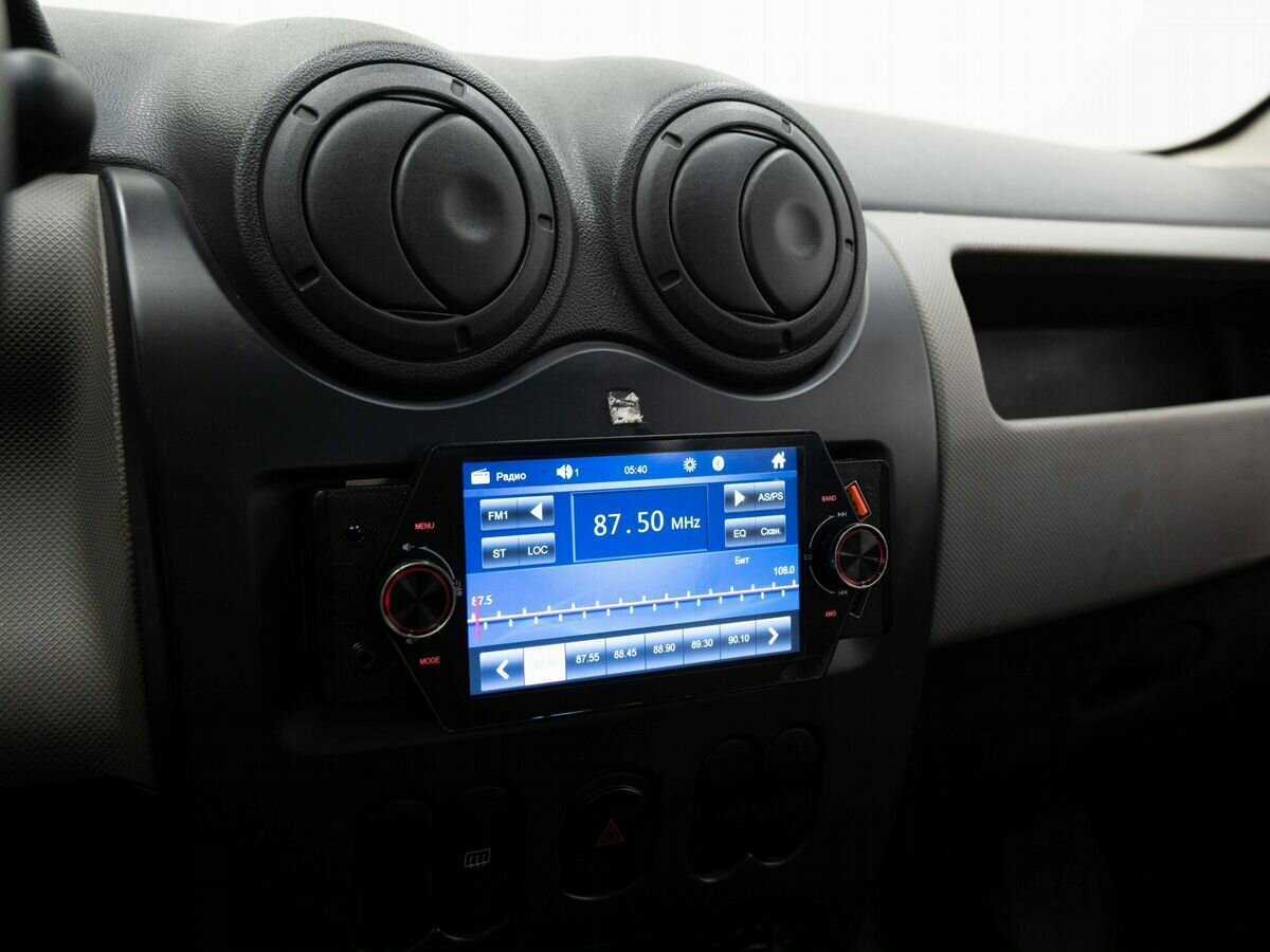 Renault Sandero с пробегом — 2011 год. Фото: #15