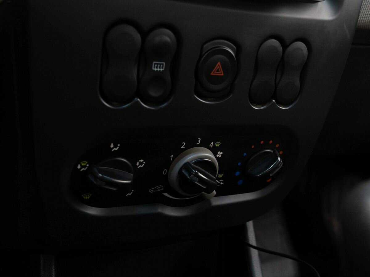 Renault Sandero с пробегом — 2011 год. Фото: #16