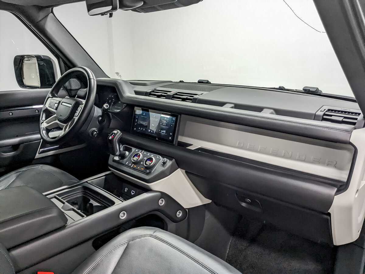 Land Rover Defender с пробегом — 2021 год. Фото: #10
