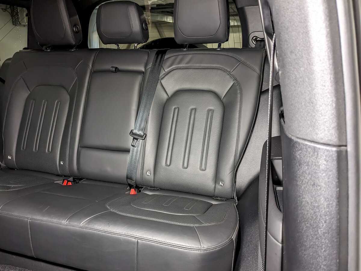 Land Rover Defender с пробегом — 2021 год. Фото: #11