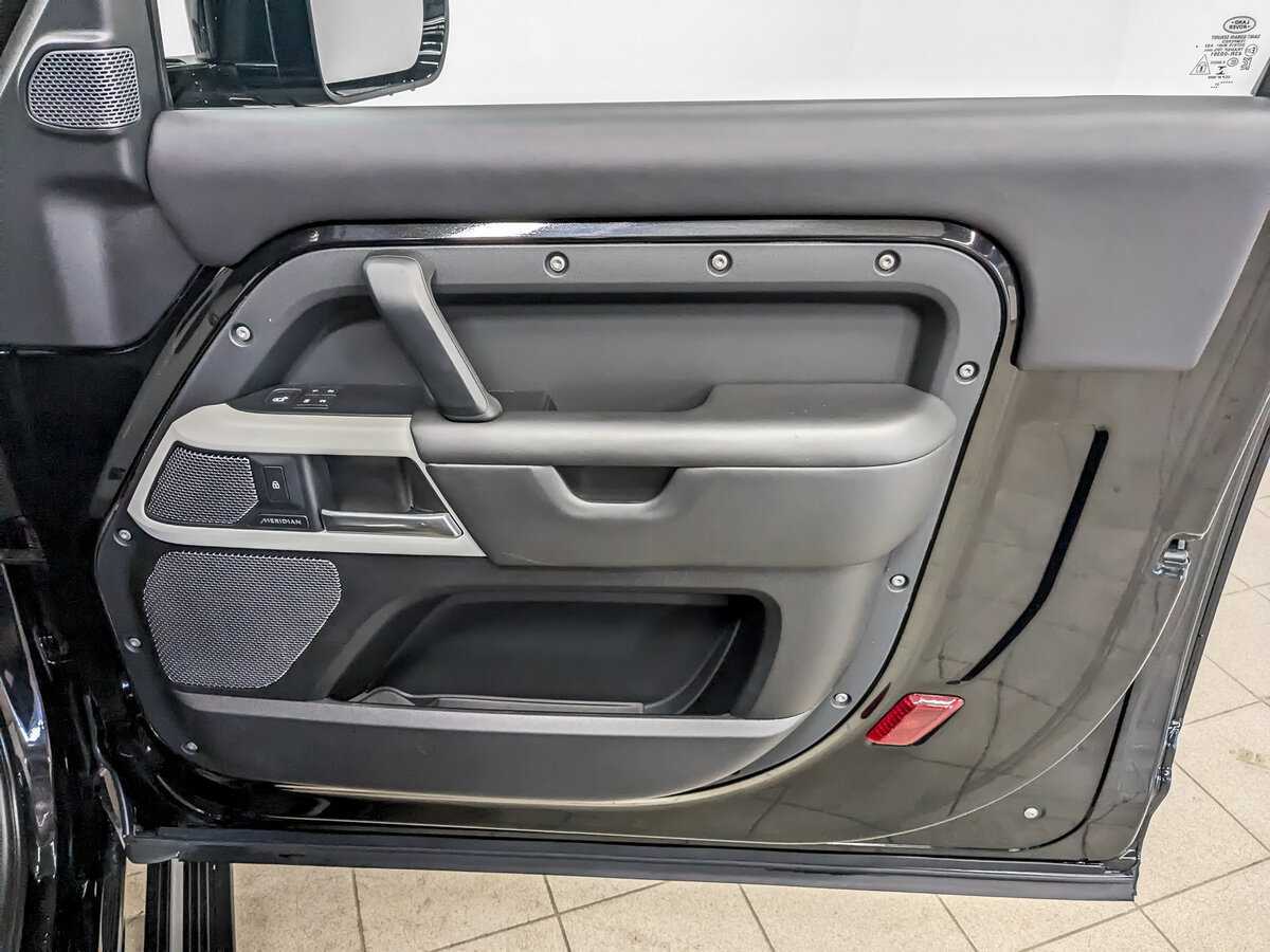 Land Rover Defender с пробегом — 2021 год. Фото: #25