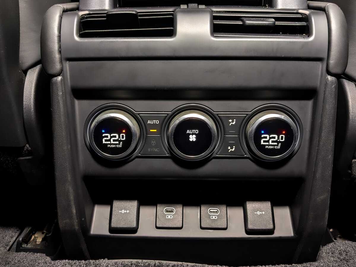 Land Rover Defender с пробегом — 2021 год. Фото: #26