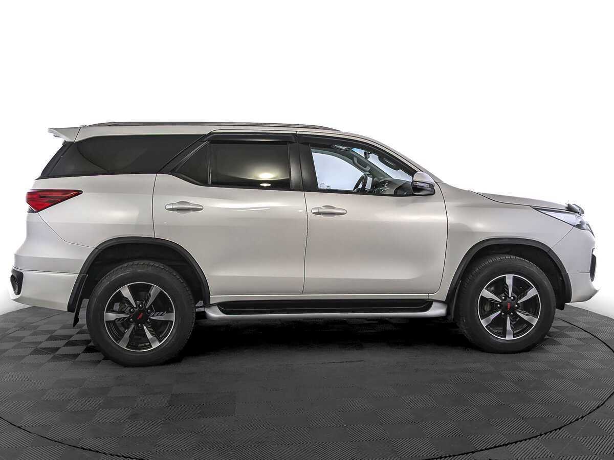 Toyota Fortuner с пробегом — 2019 год. Фото: #3
