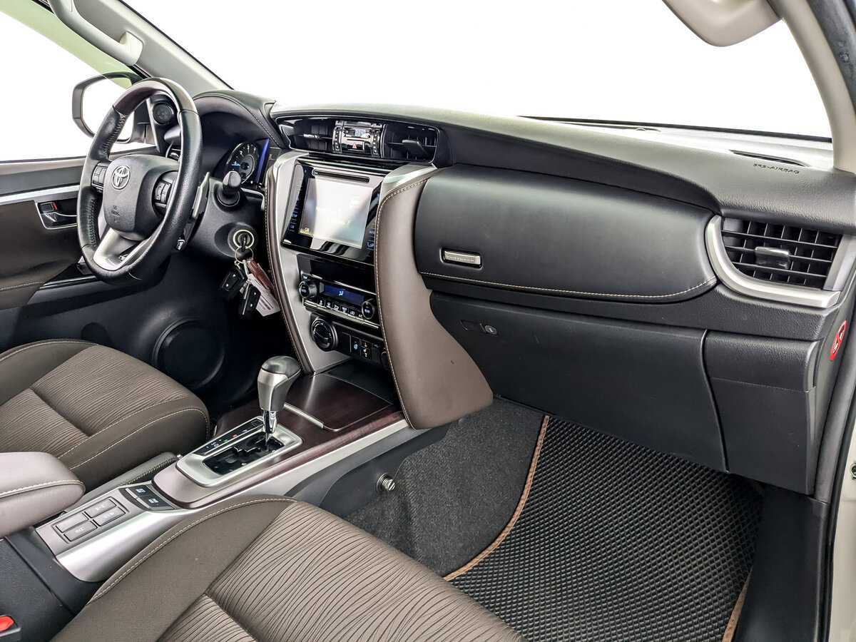 Toyota Fortuner с пробегом — 2019 год. Фото: #9