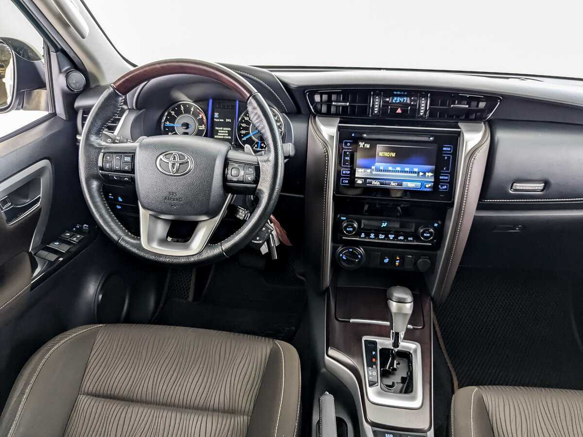 Toyota Fortuner с пробегом — 2019 год. Фото: #12