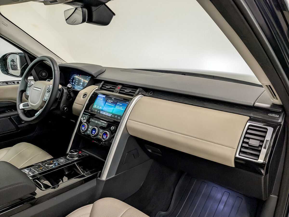 Land Rover Discovery с пробегом — 2018 год. Фото: #10