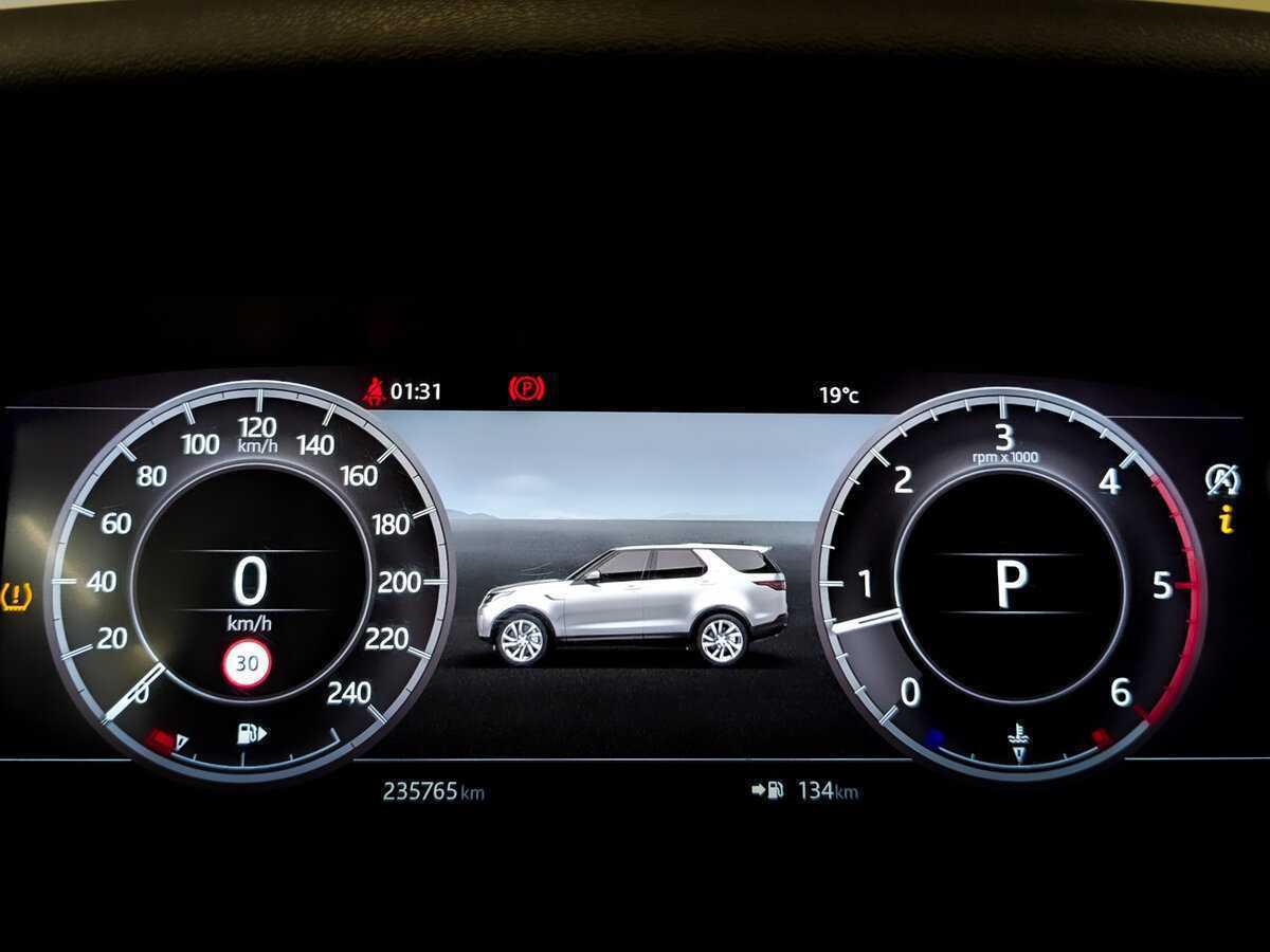 Land Rover Discovery с пробегом — 2018 год. Фото: #12