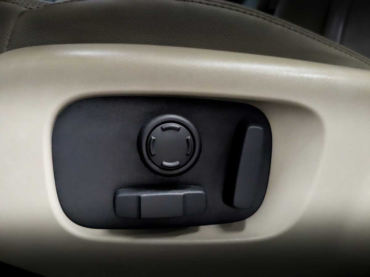 Land Rover Discovery с пробегом — 2018 год. Фото: #20