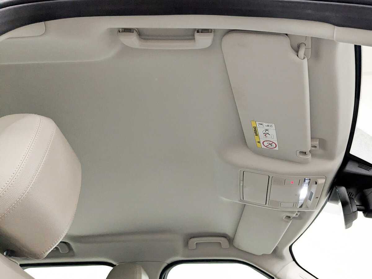 Land Rover Discovery с пробегом — 2018 год. Фото: #22