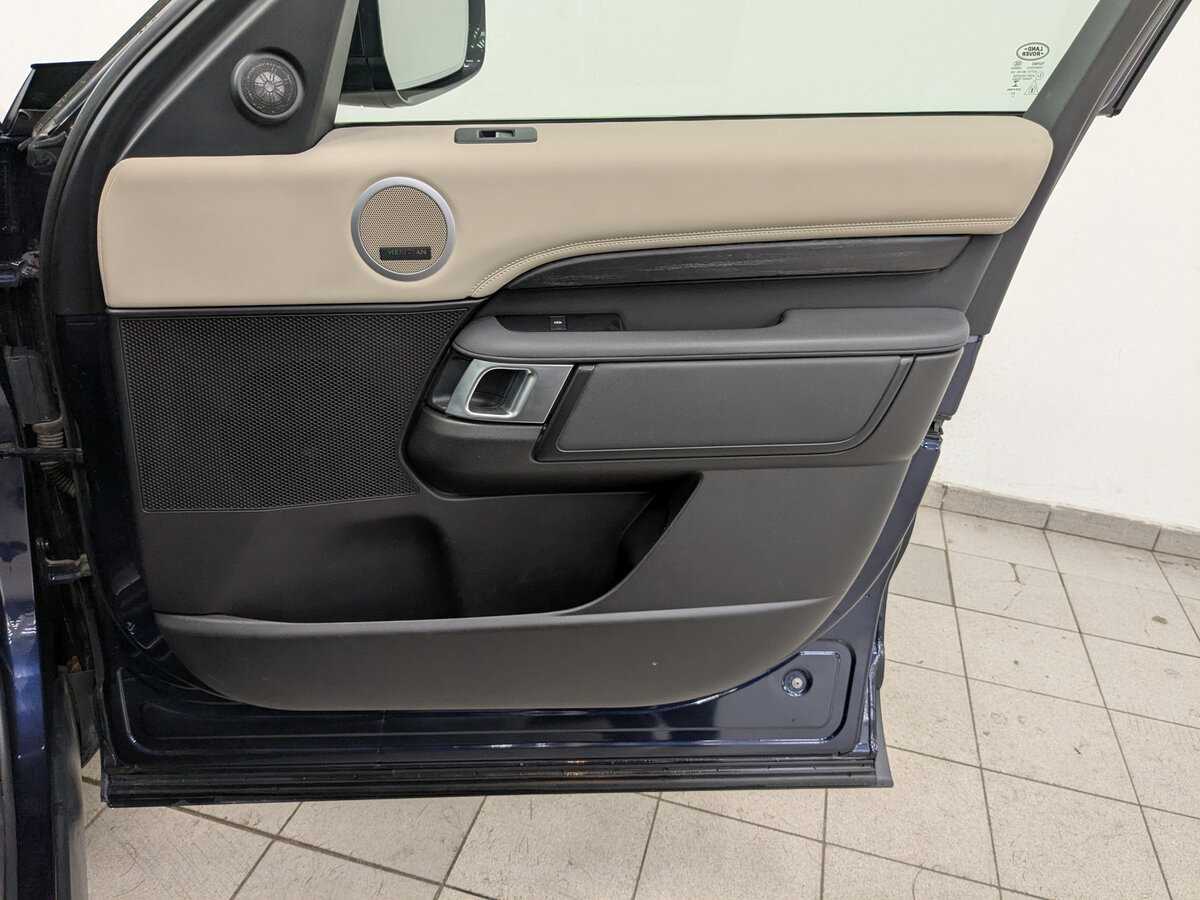 Land Rover Discovery с пробегом — 2018 год. Фото: #24