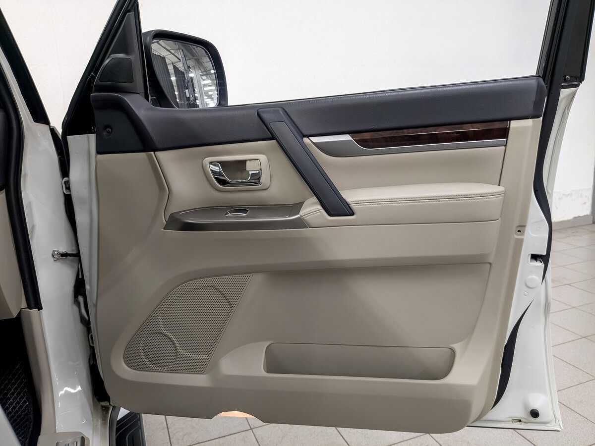 Mitsubishi Pajero с пробегом — 2020 год. Фото: #24