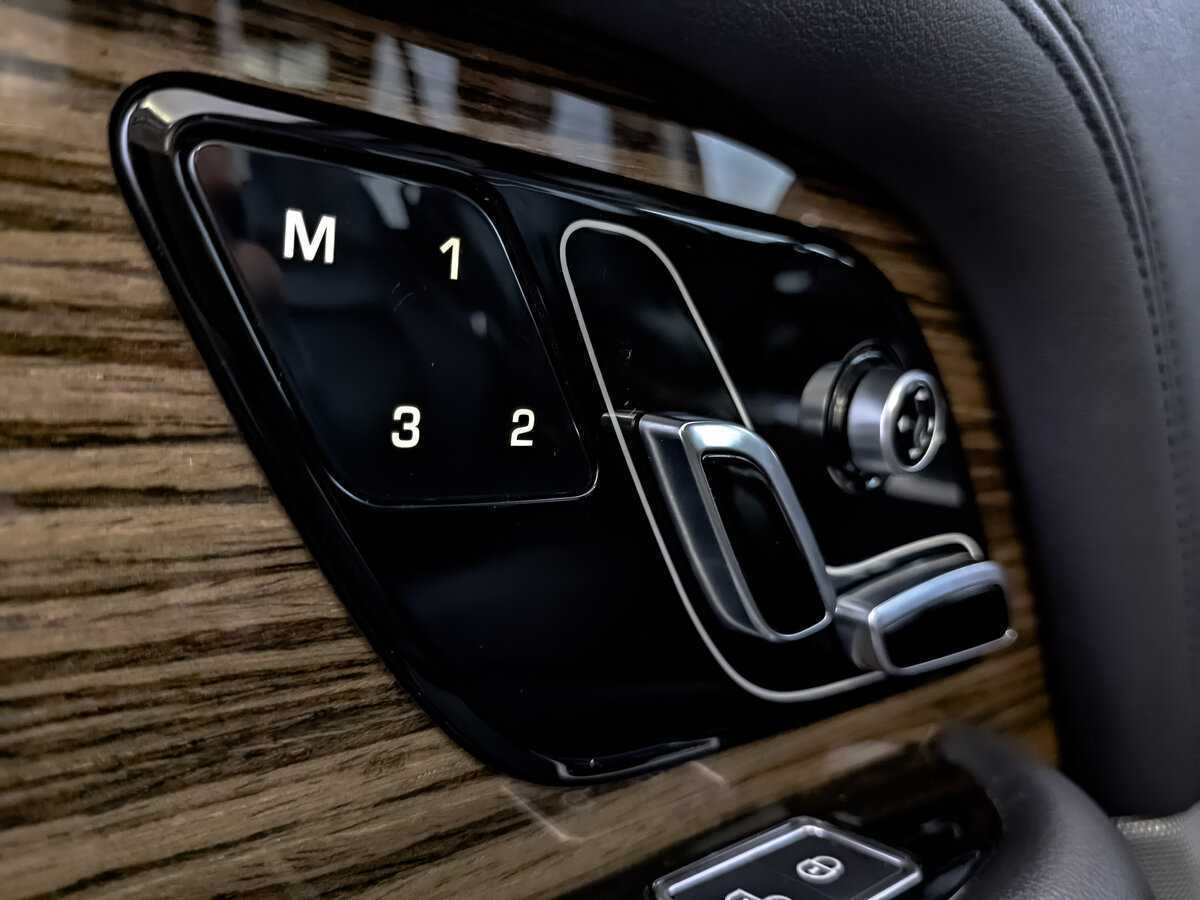 Land Rover Range Rover с пробегом — 2018 год. Фото: #24