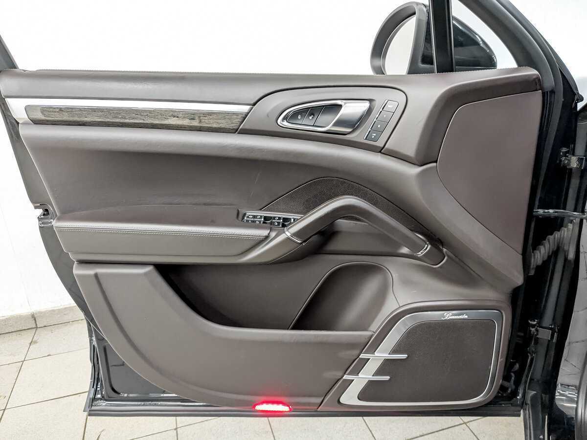 Porsche Cayenne с пробегом — 2012 год. Фото: #18