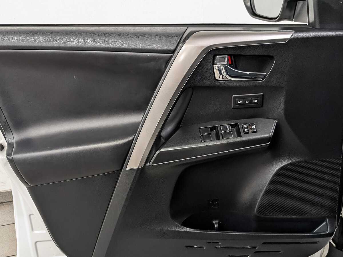 Toyota RAV4 с пробегом — 2017 год. Фото: #18