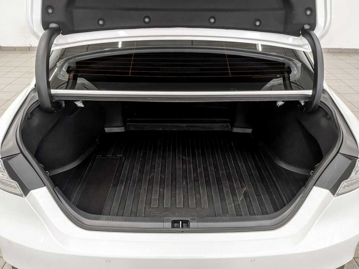 Toyota Camry с пробегом — 2022 год. Фото: #9