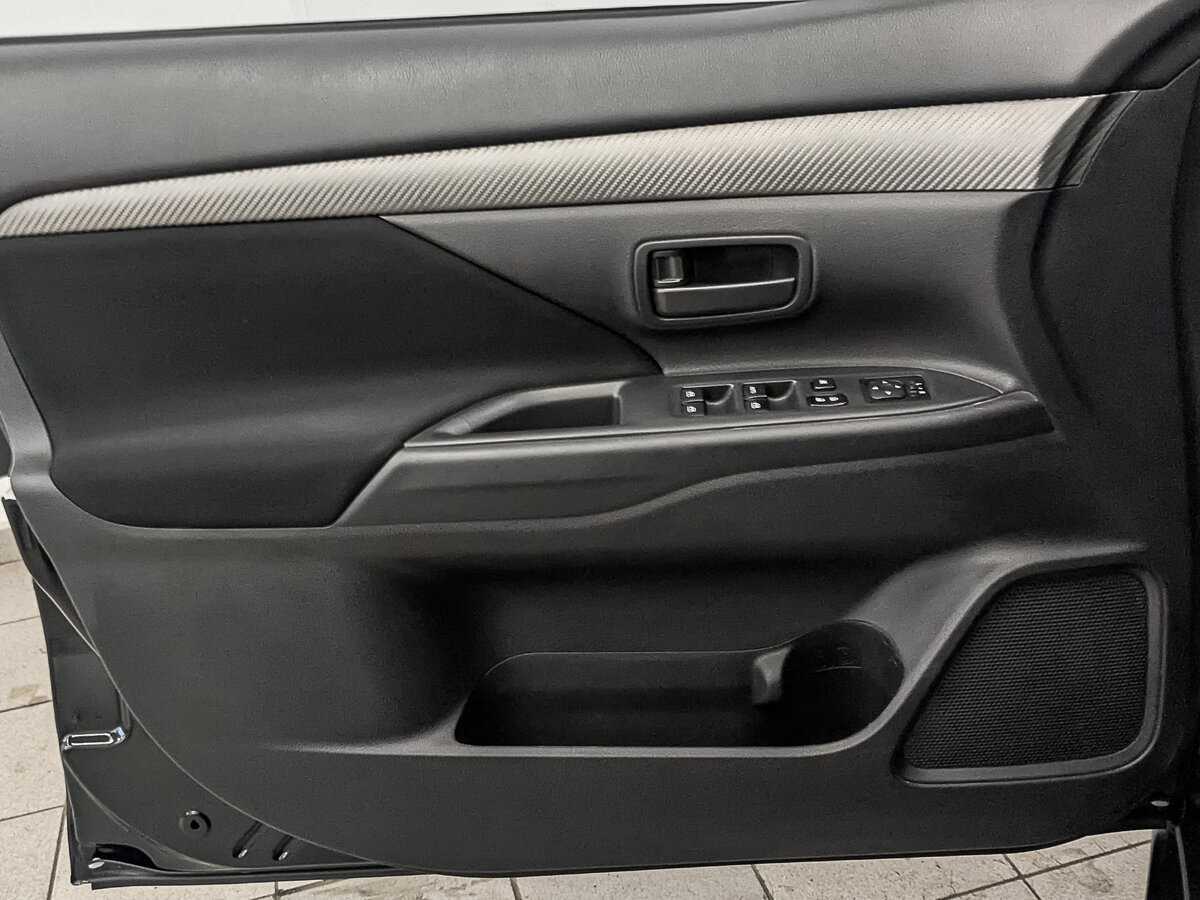 Mitsubishi Outlander с пробегом — 2018 год. Фото: #17