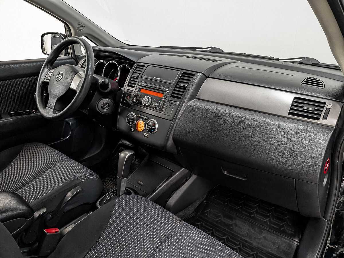 Nissan Tiida с пробегом — 2010 год. Фото: #12