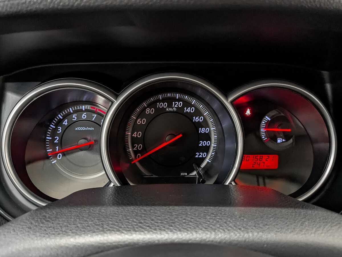 Nissan Tiida с пробегом — 2010 год. Фото: #15