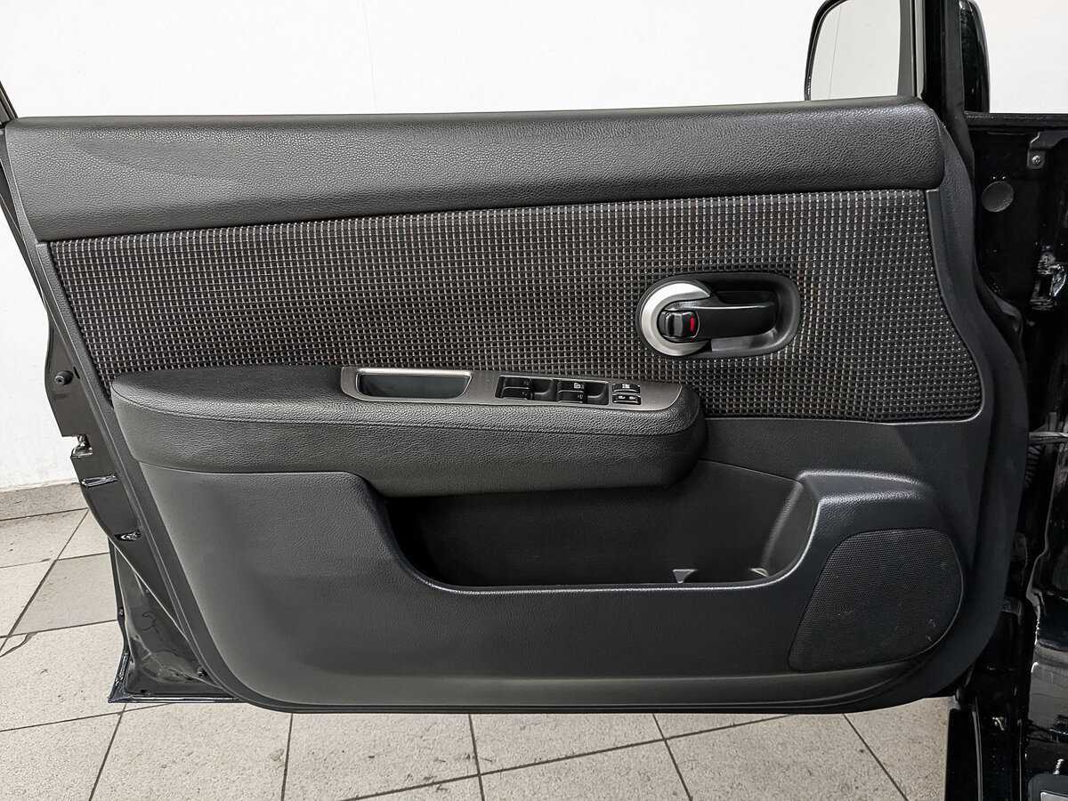 Nissan Tiida с пробегом — 2010 год. Фото: #18