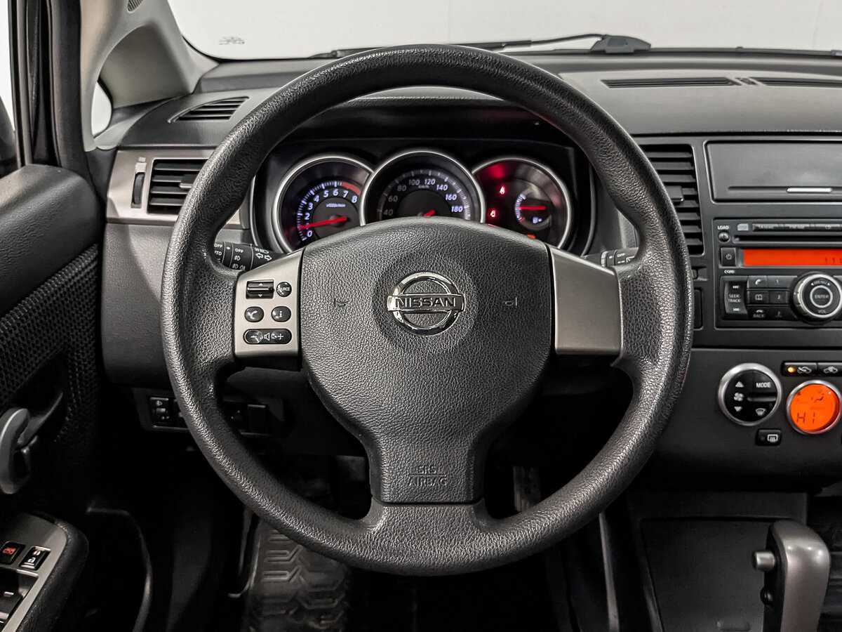Nissan Tiida с пробегом — 2010 год. Фото: #20