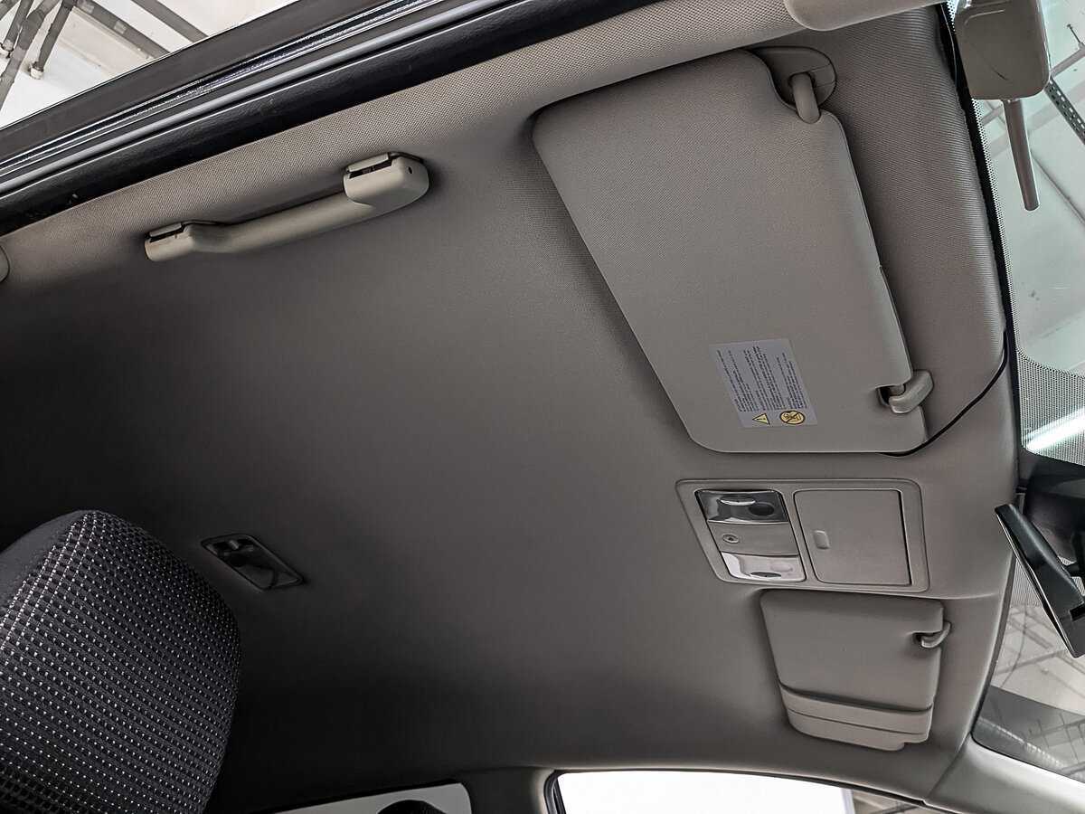 Nissan Tiida с пробегом — 2010 год. Фото: #21