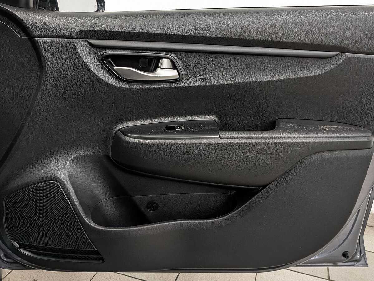 Kia Rio с пробегом — 2020 год. Фото: #20