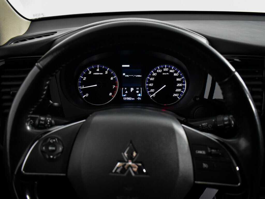 Mitsubishi Outlander с пробегом — 2017 год. Фото: #17