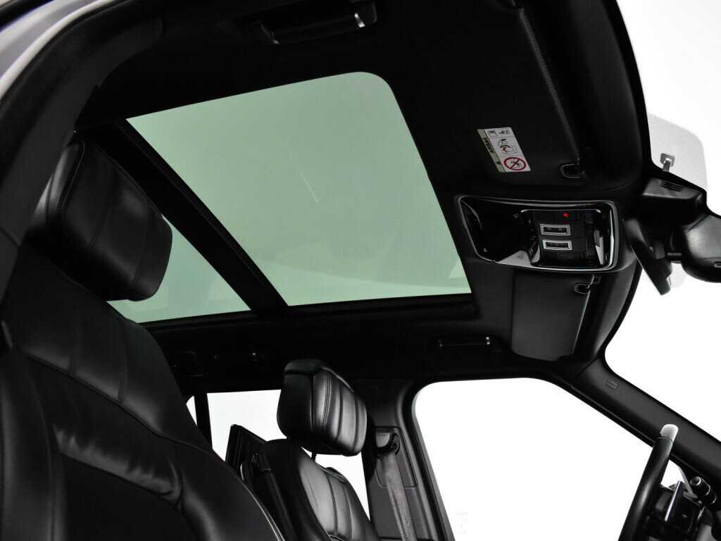 Land Rover Range Rover с пробегом — 2020 год. Фото: #12