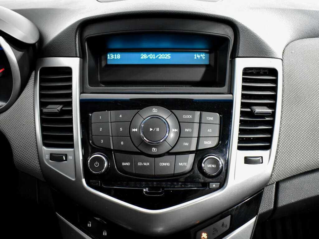 Chevrolet Cruze с пробегом — 2012 год. Фото: #16