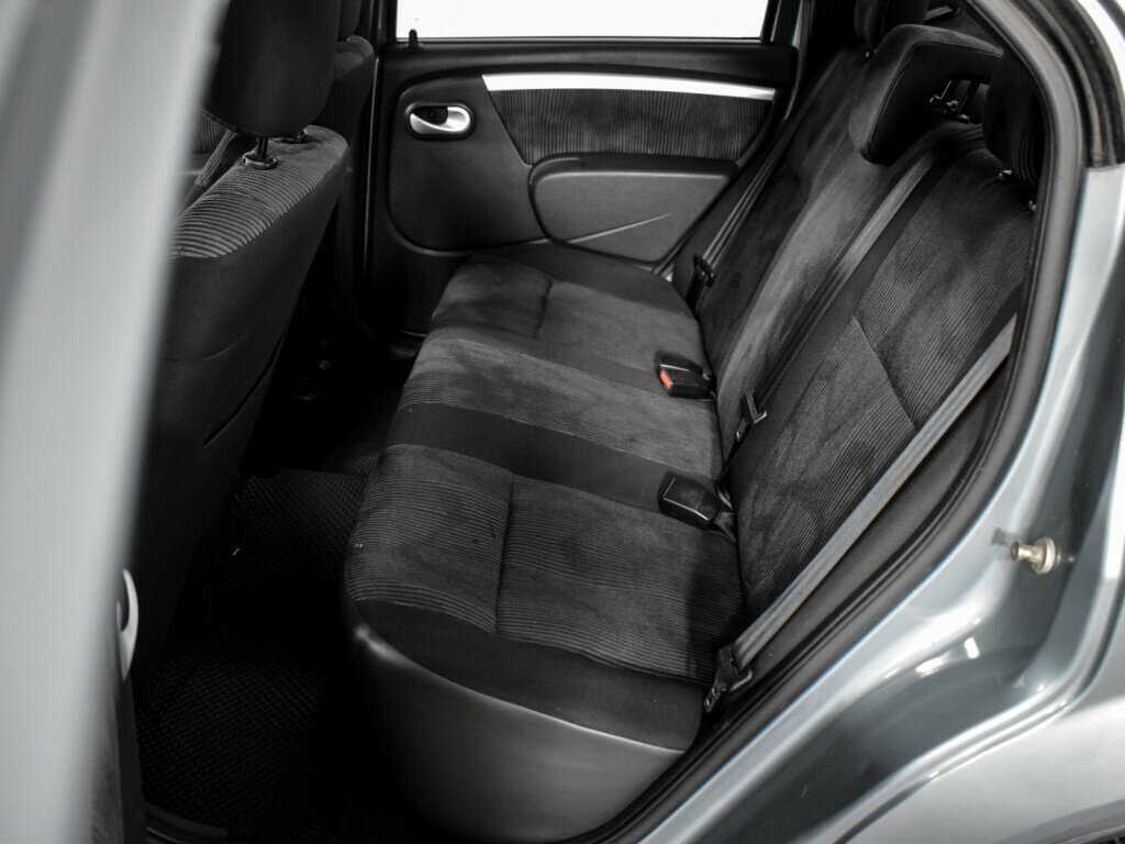 Renault Logan с пробегом — 2011 год. Фото: #9