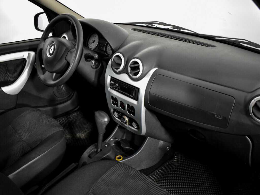 Renault Logan с пробегом — 2011 год. Фото: #10