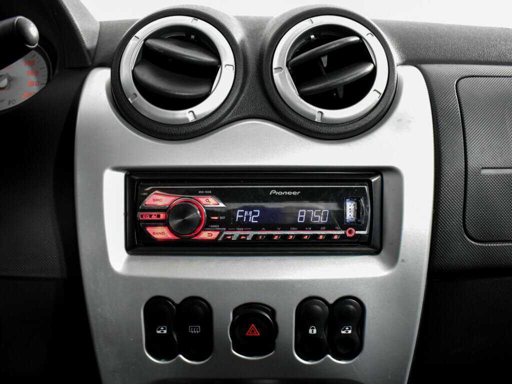 Renault Logan с пробегом — 2011 год. Фото: #13