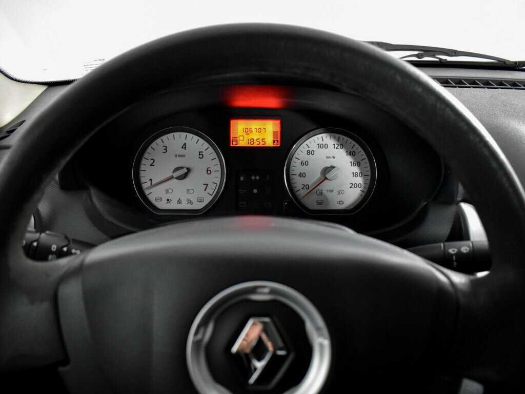 Renault Logan с пробегом — 2011 год. Фото: #15