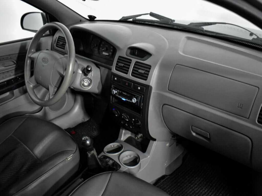 Kia Rio с пробегом — 2005 год. Фото: #9
