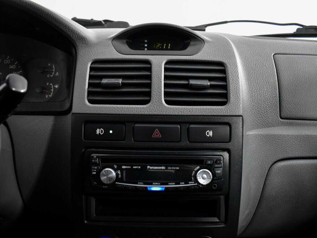 Kia Rio с пробегом — 2005 год. Фото: #11